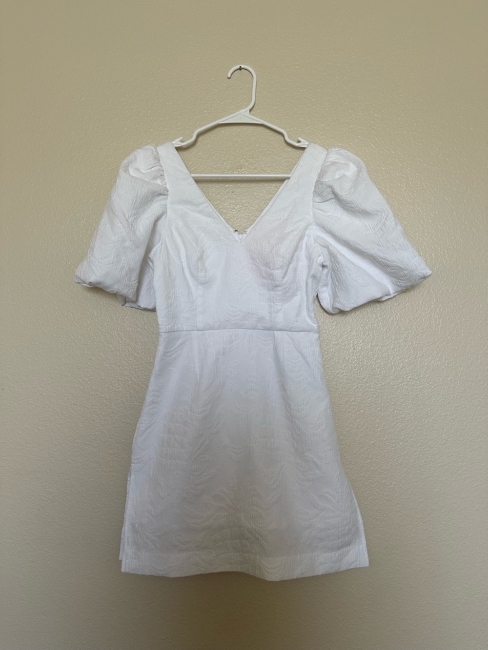 LILLY PULITZER - White V-Neck Puff Sleeve Dress Romper